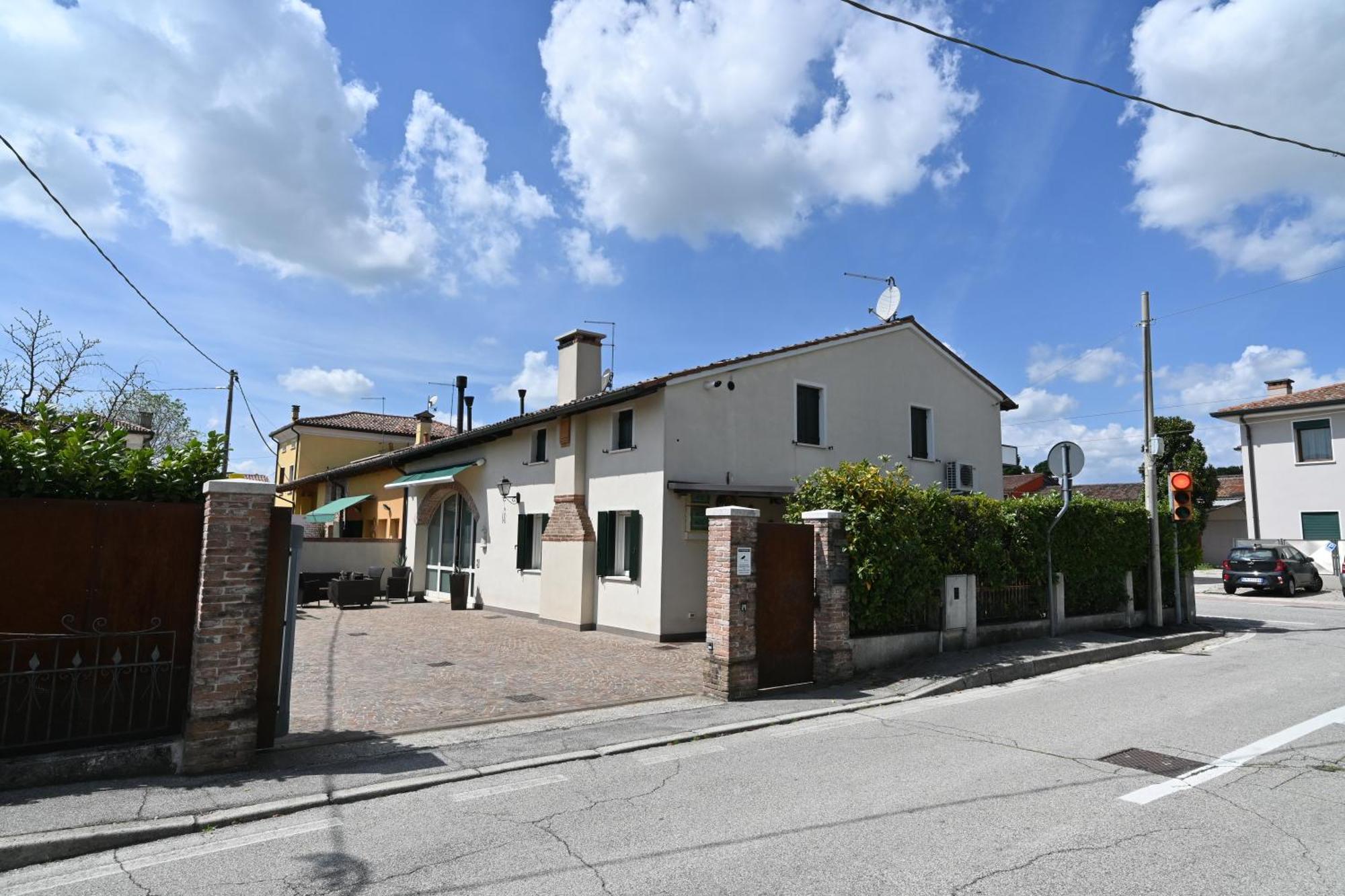 Ca Centosa Artistic House Villa Storica Ristrutturata Con Patio E Giardino Cittadella Exterior photo
